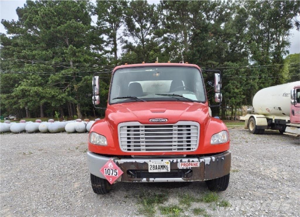 Freightliner M2 Další