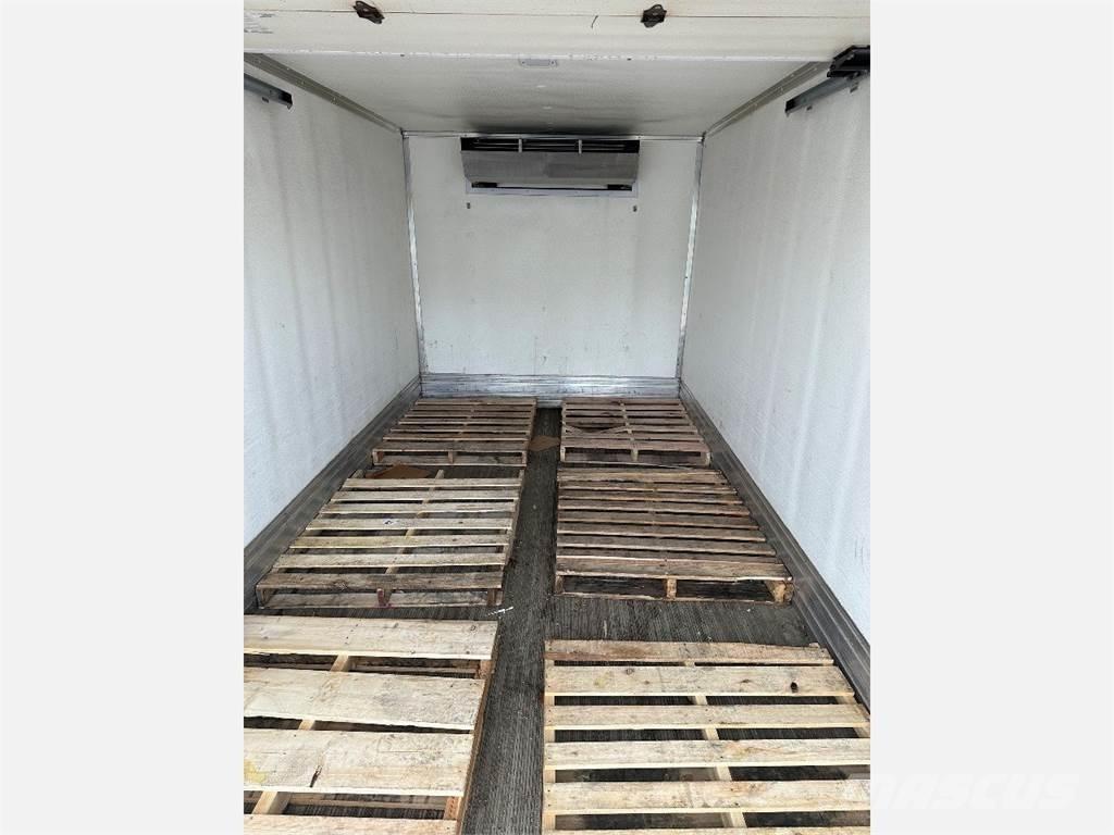 Freightliner M2 106 Chladírenské nákladní vozy