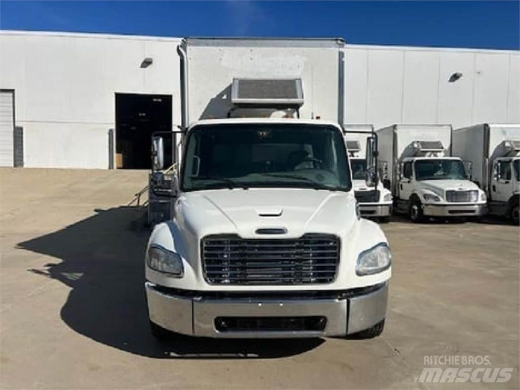 Freightliner M2-106 Skříňová nástavba
