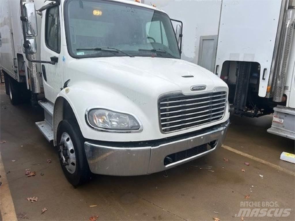 Freightliner M2-106 Skříňová nástavba