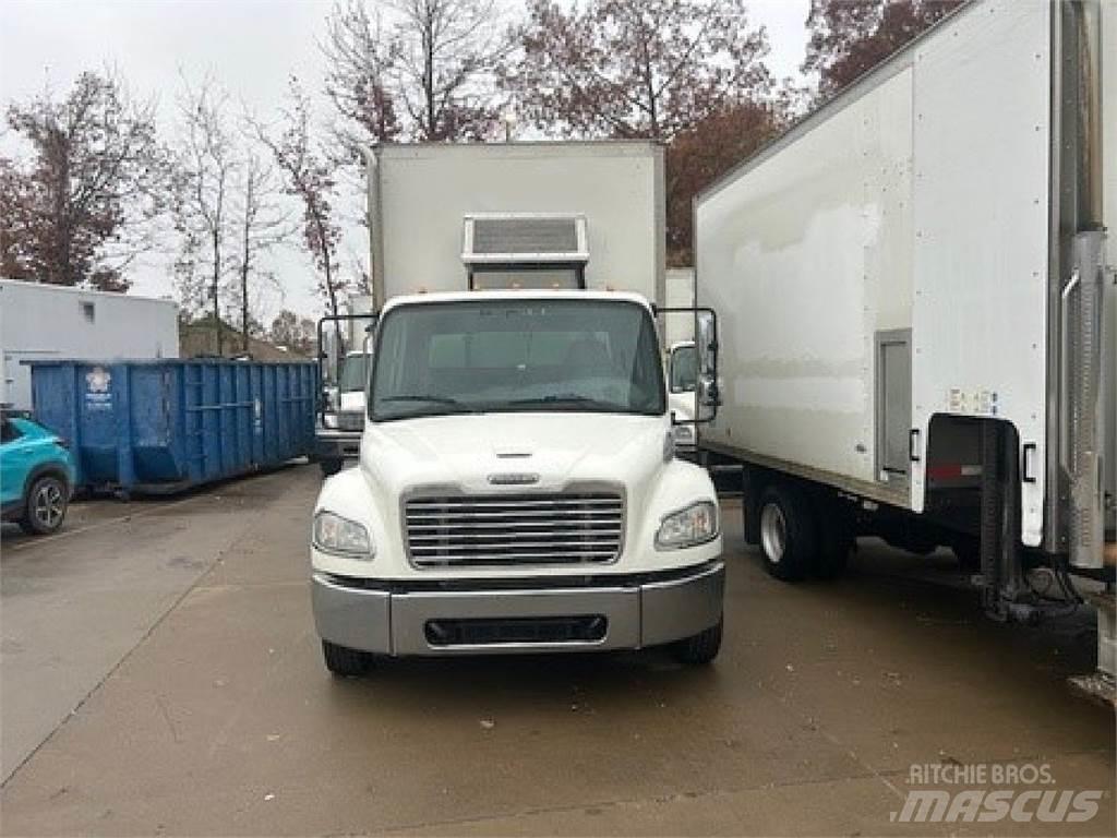 Freightliner M2-106 Skříňová nástavba
