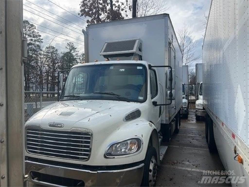 Freightliner M2-106 Skříňová nástavba