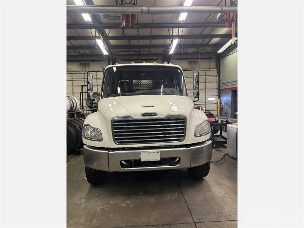 Freightliner M2 106 Valníky/Sklápěcí bočnice