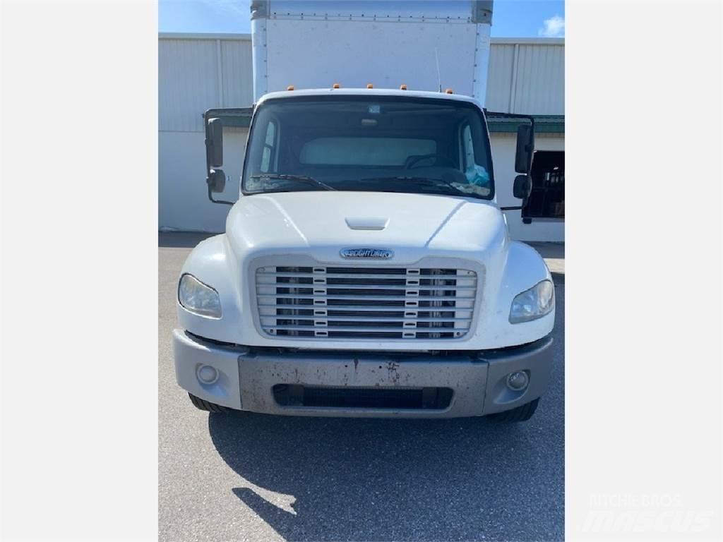 Freightliner M2 106 Skříňová nástavba