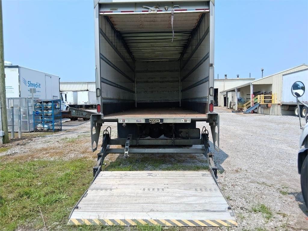 Freightliner M2-106 Skříňová nástavba