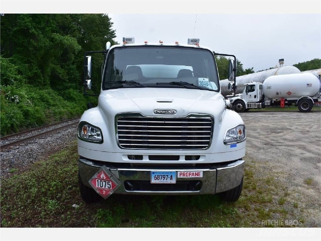 Freightliner M2-106 Další
