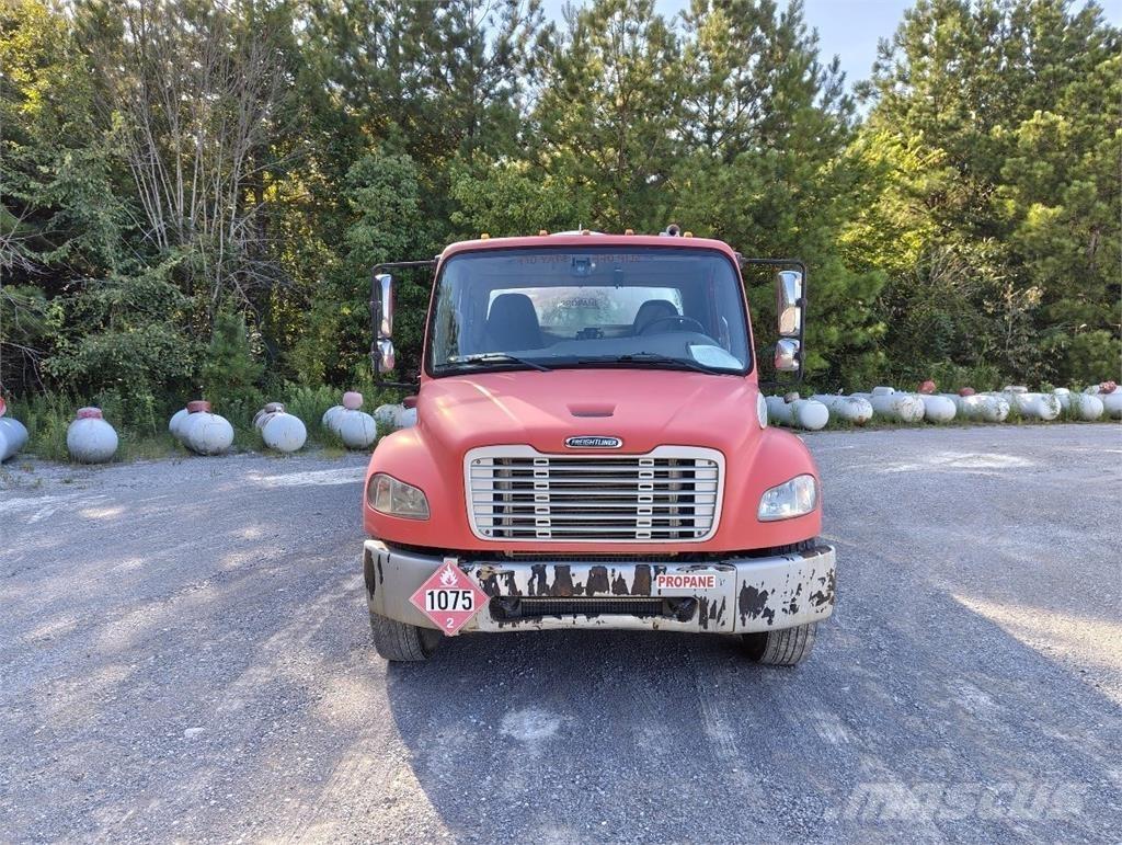 Freightliner M2 106 Další