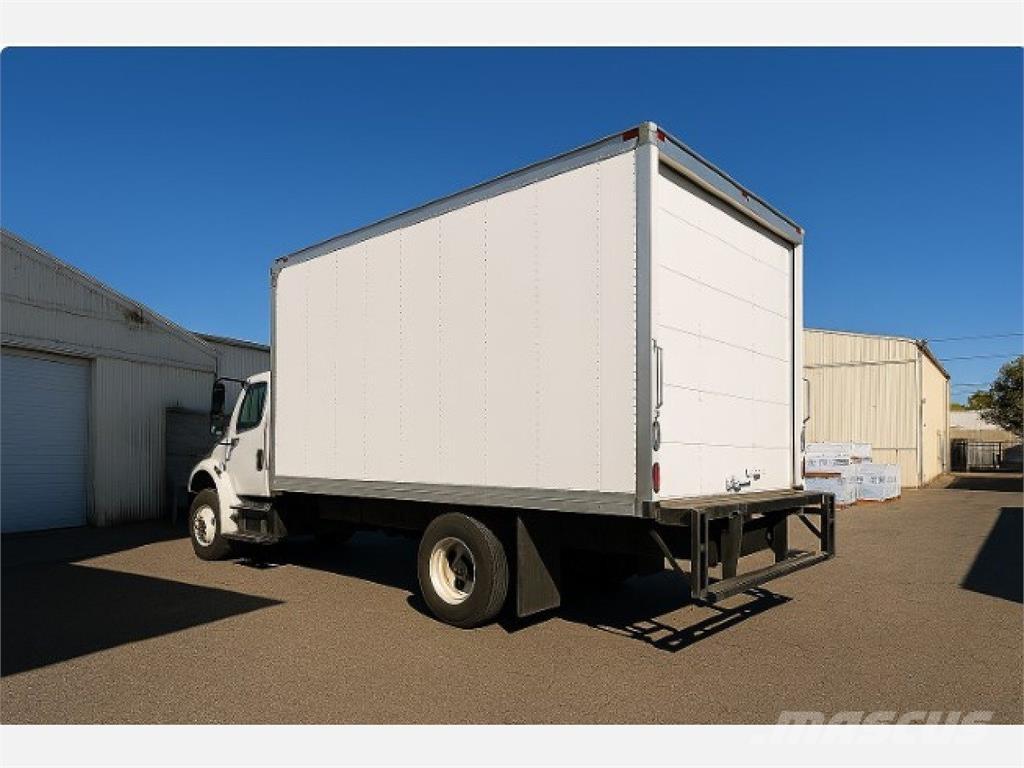 Freightliner M2 106 Skříňová nástavba