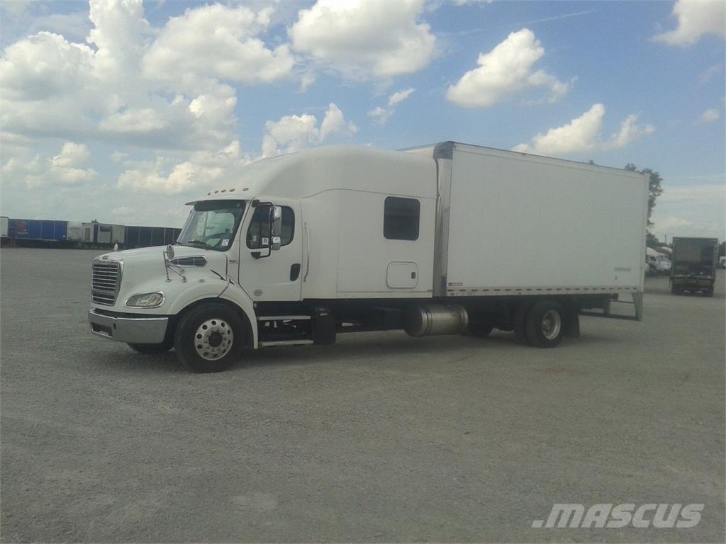 Freightliner M2-112 Skříňová nástavba