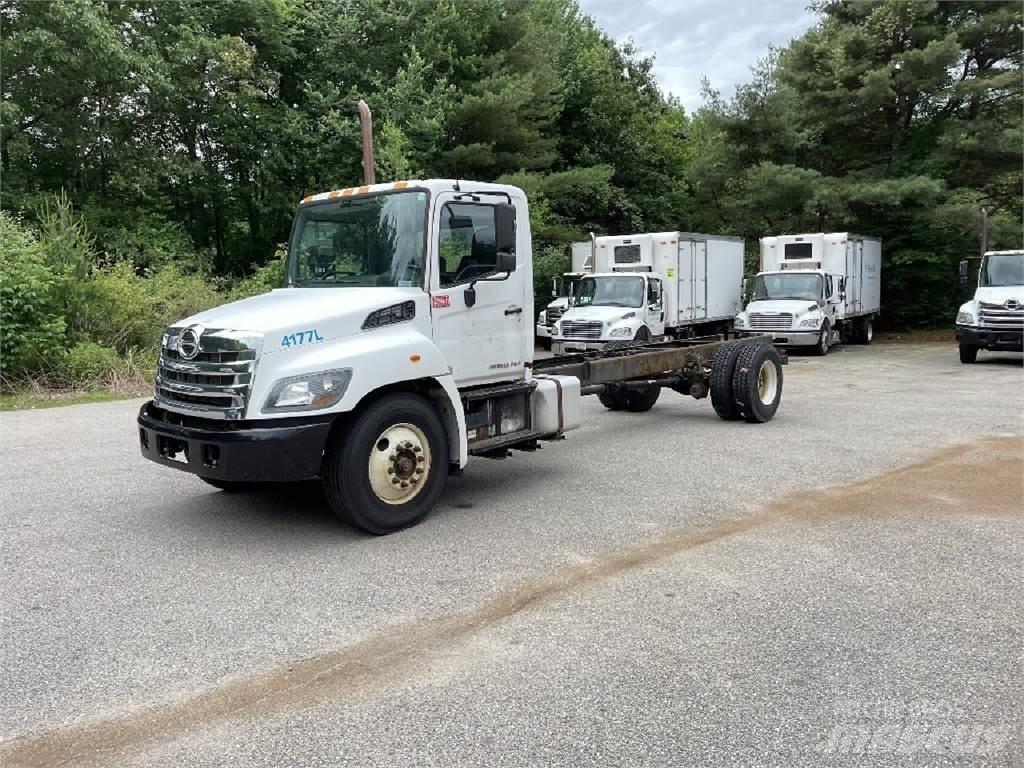 Hino 338 Nákladní vozidlo bez nástavby