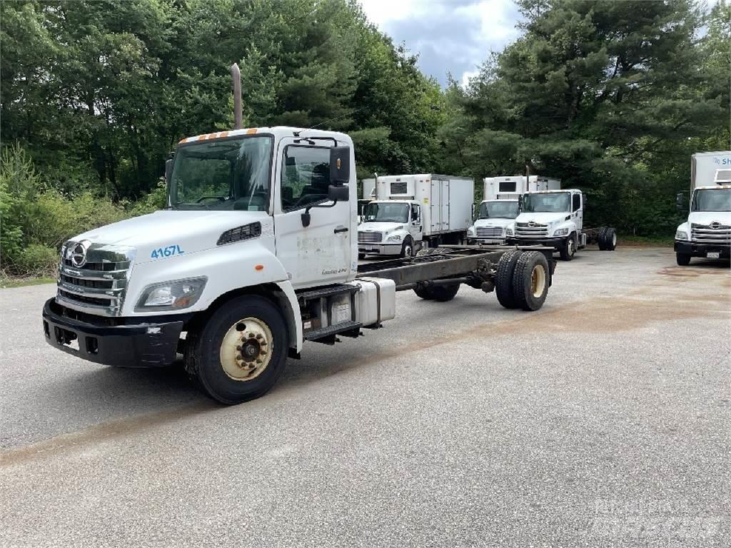 Hino 338 Nákladní vozidlo bez nástavby