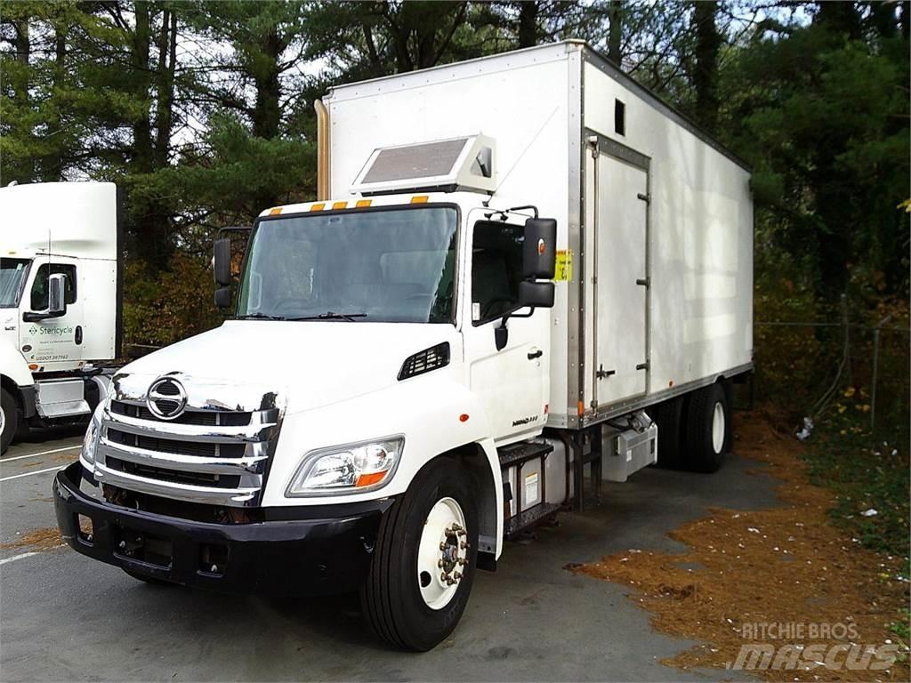 Hino 338 Skříňová nástavba