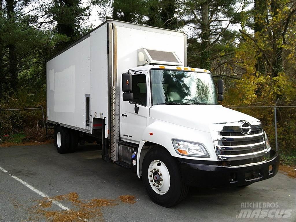 Hino 338 Skříňová nástavba