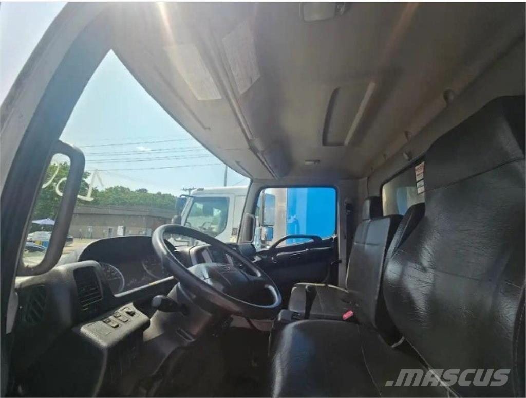 Hino 338 Chladírenské nákladní vozy