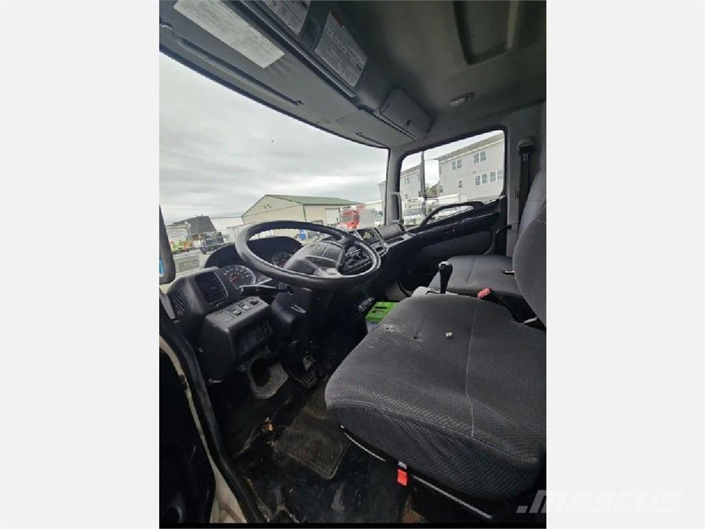 Hino 338 Chladírenské nákladní vozy