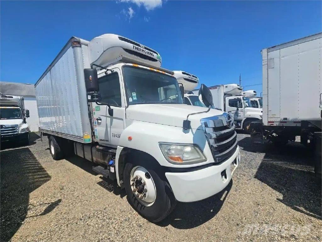 Hino 338 Chladírenské nákladní vozy