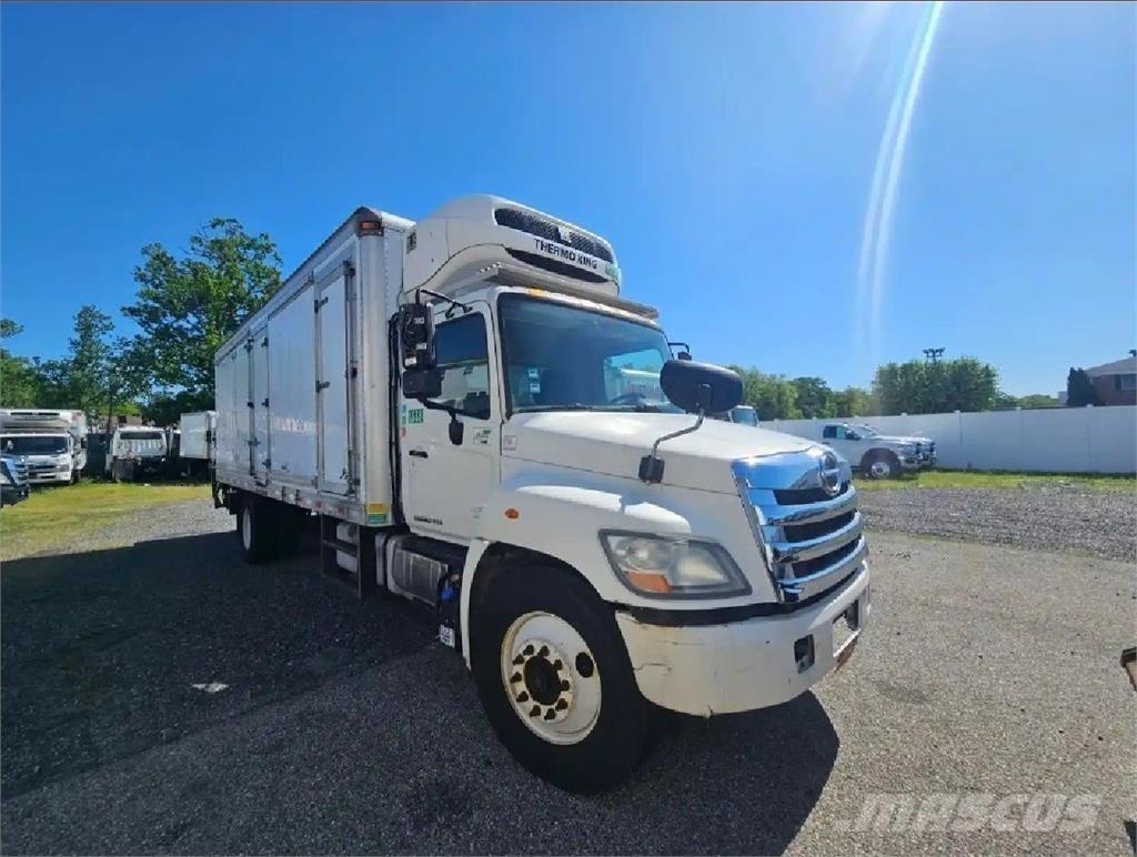 Hino 338 Chladírenské nákladní vozy