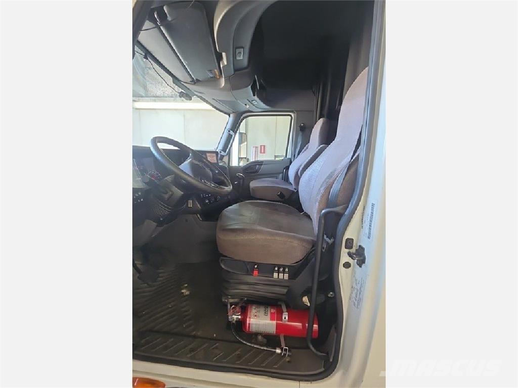 International LT Tahače