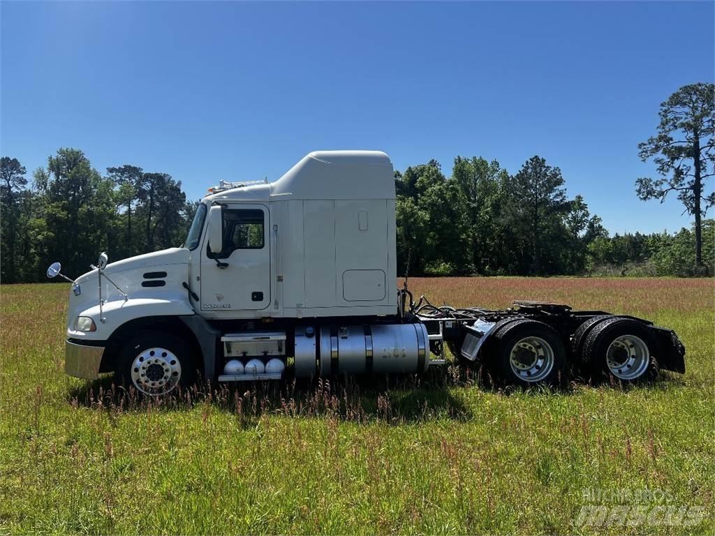 Mack CXU 613 Tahače