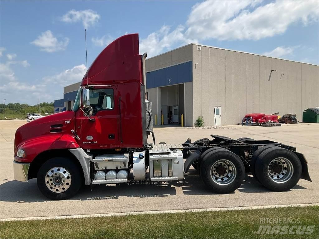Mack CXU613 Tahače