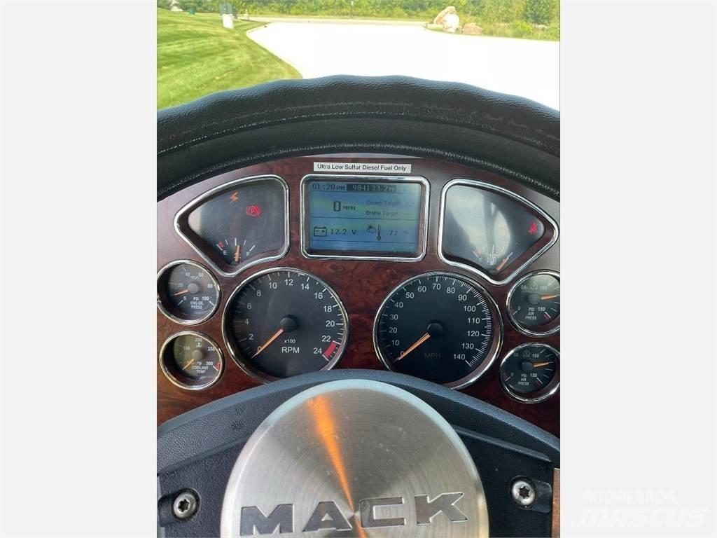 Mack CXU613 Tahače