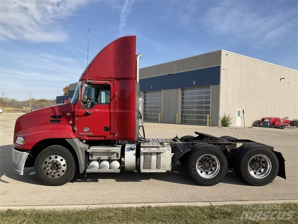 Mack CXU613 Tahače