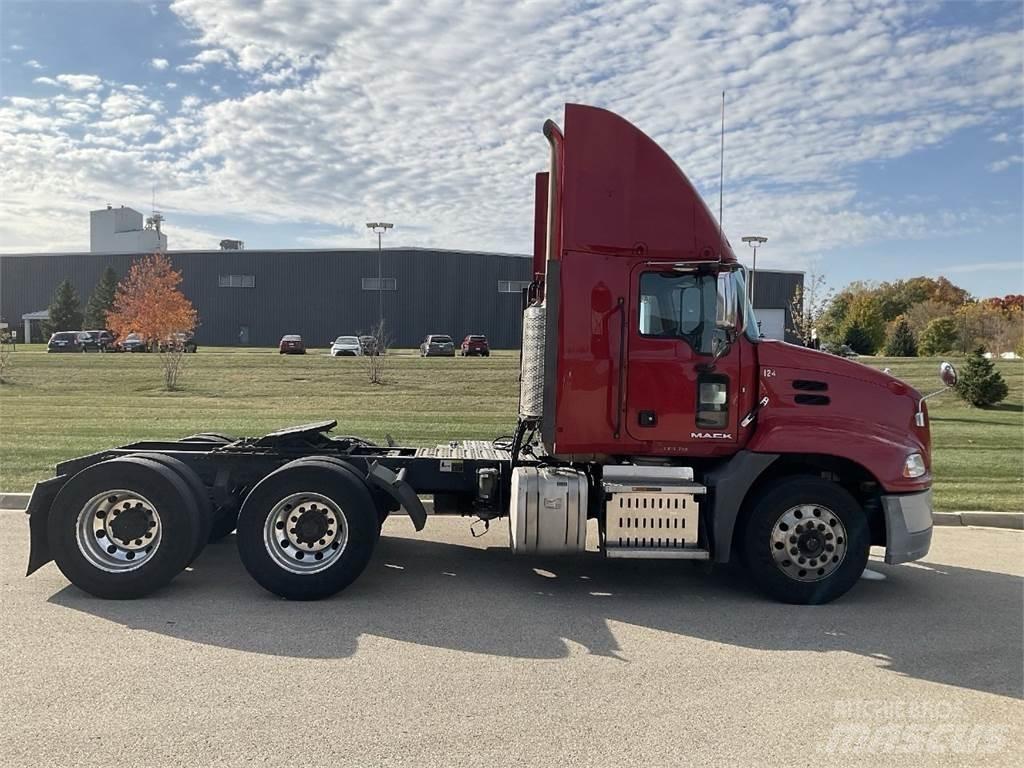 Mack CXU613 Tahače