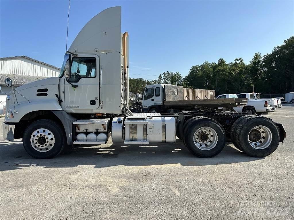 Mack CXU613 Tahače