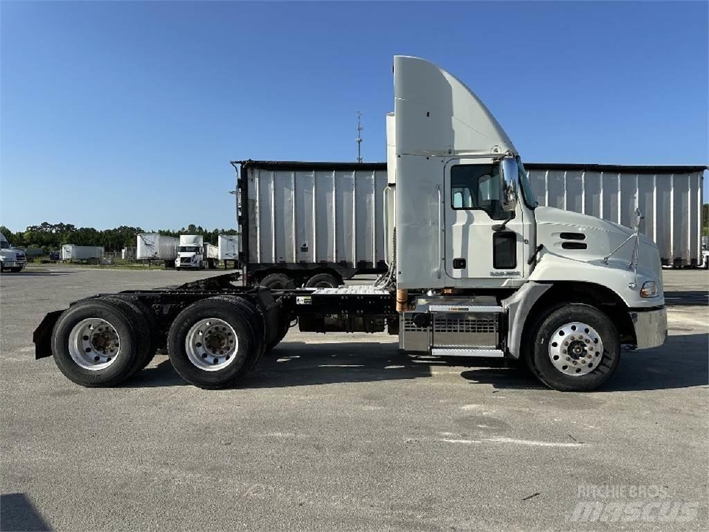 Mack CXU613 Tahače