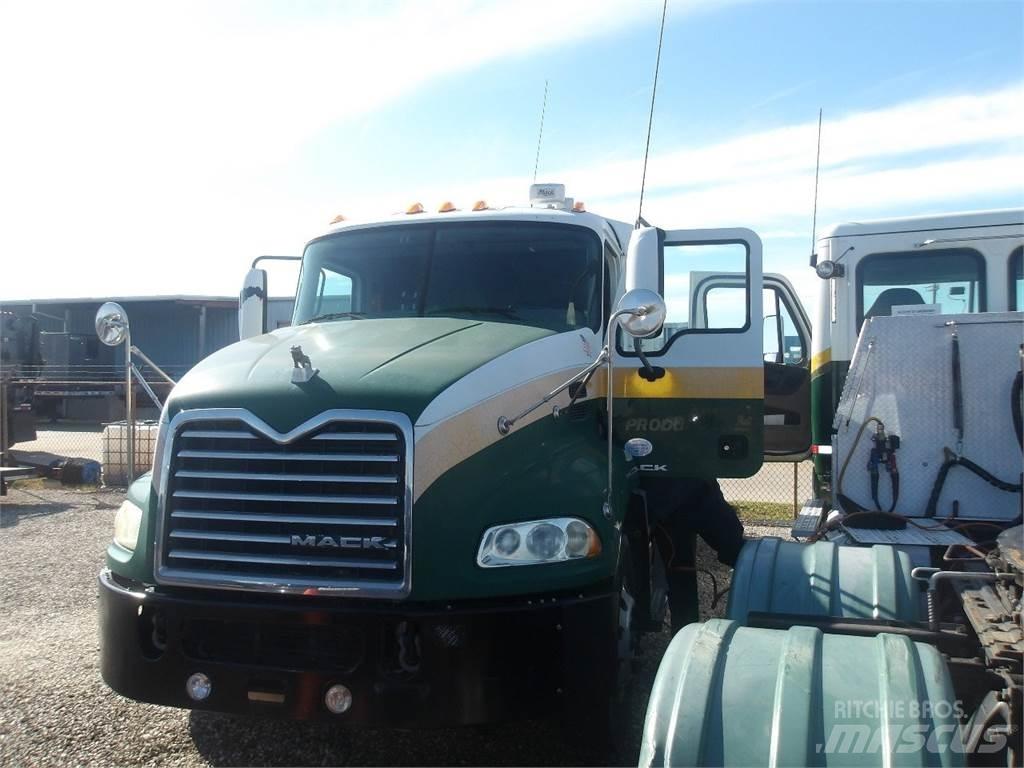 Mack CXU613 Tahače