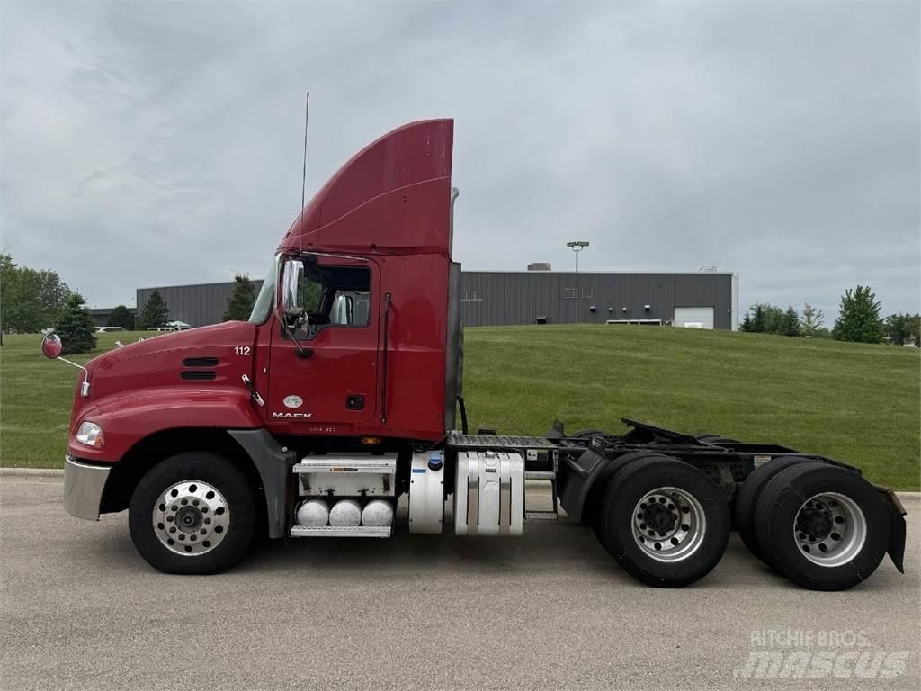 Mack CXU613 Tahače