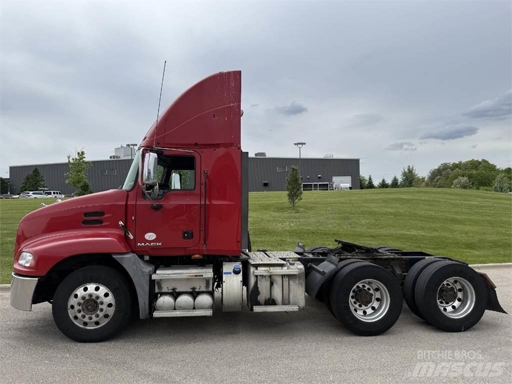 Mack CXU613 Tahače