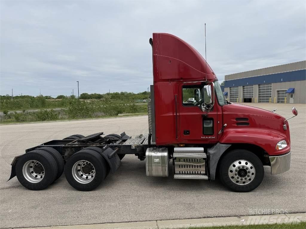Mack CXU613 Tahače