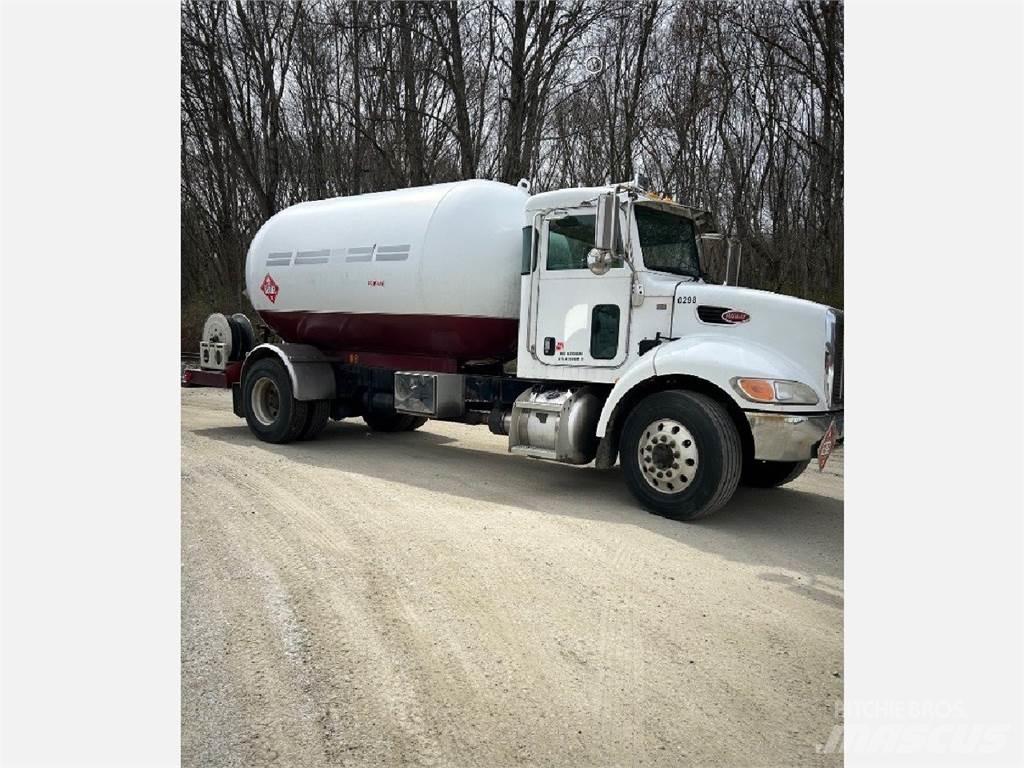 Peterbilt 335 Další
