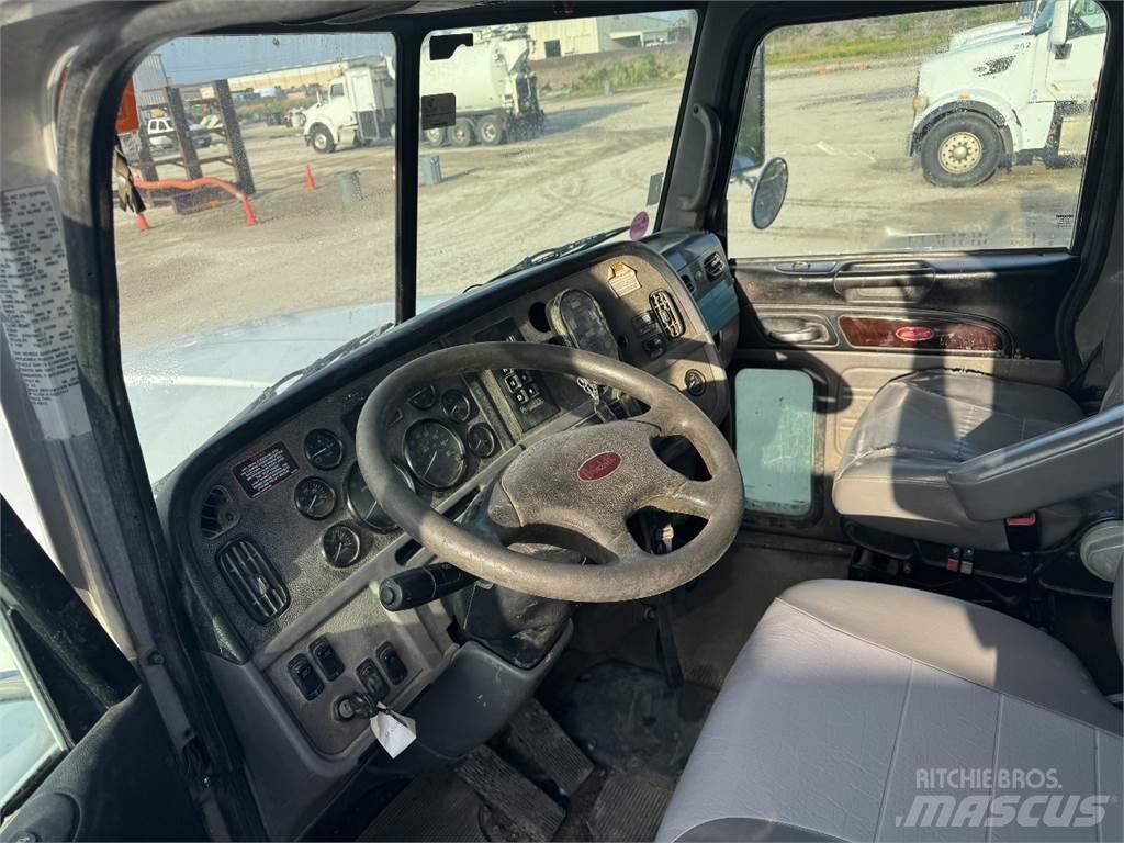 Peterbilt 367 Další