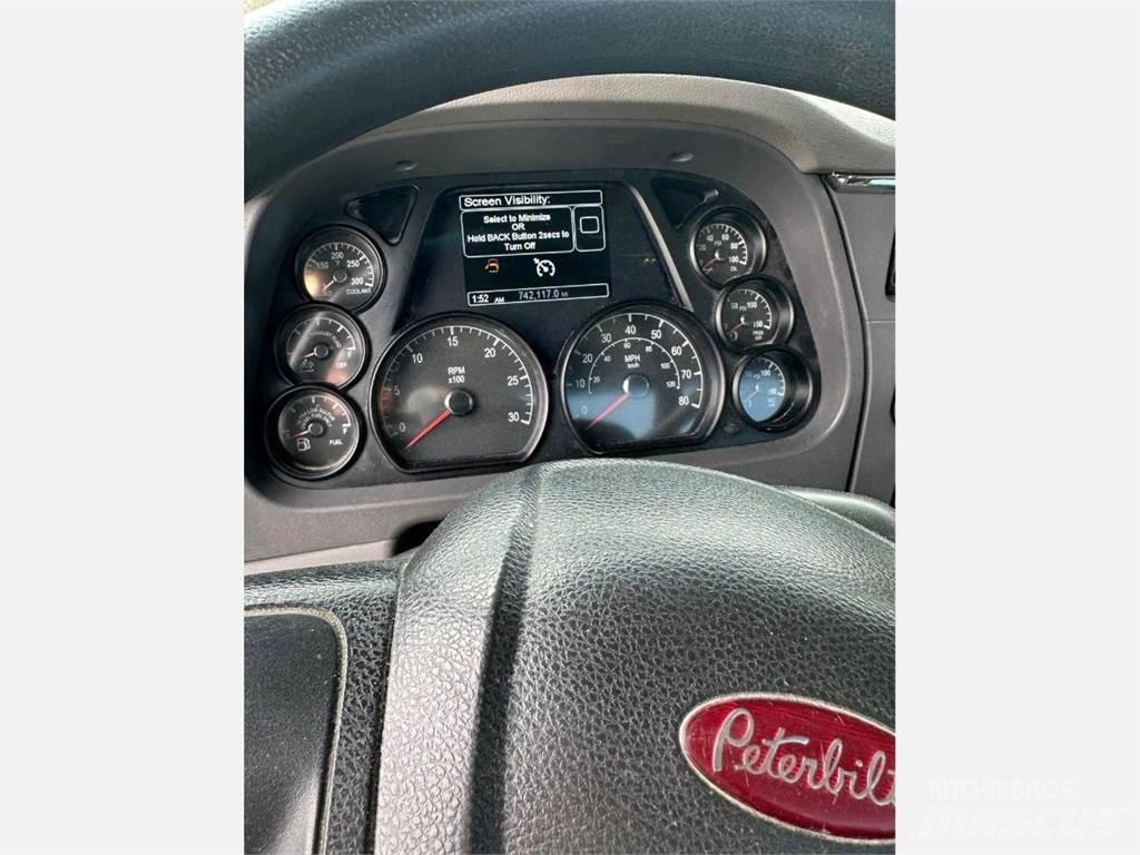 Peterbilt 567 Tahače