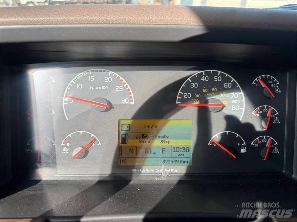 Volvo VNL670 Tahače