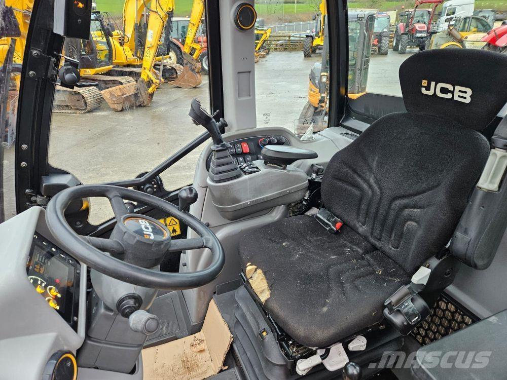 JCB TM320S Teleskopické manipulátory
