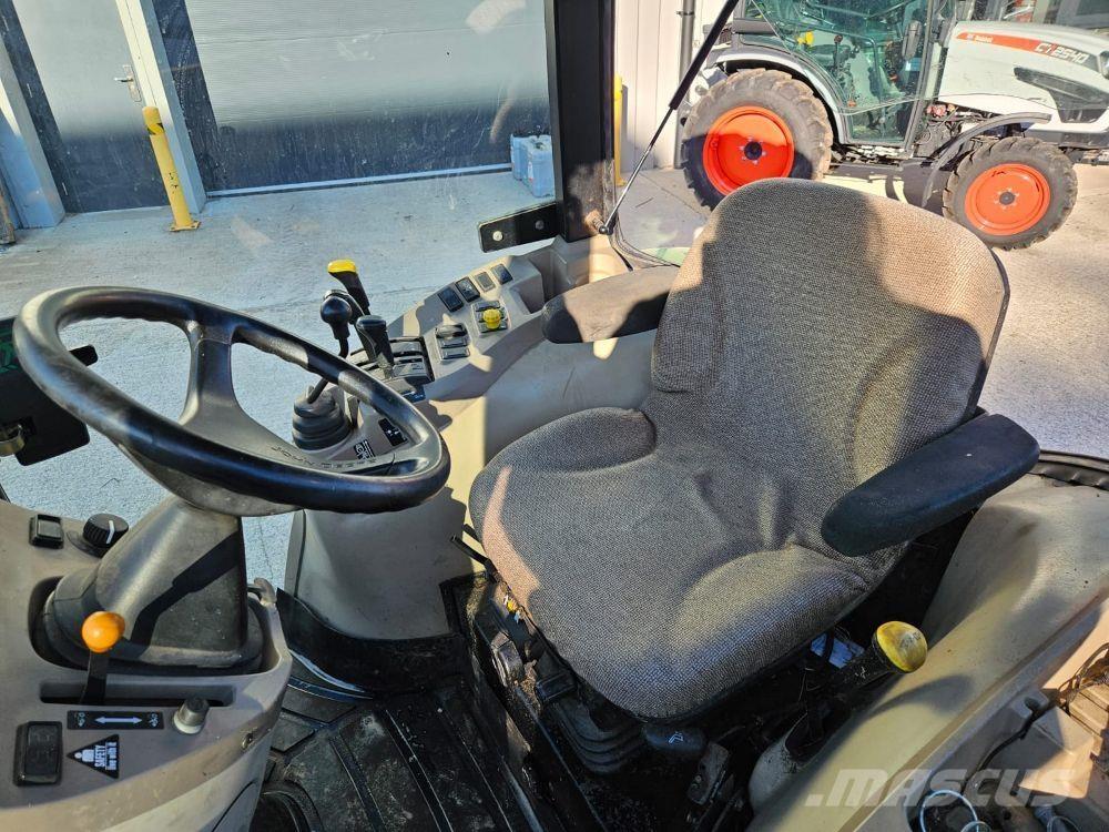 John Deere 3520 Traktory