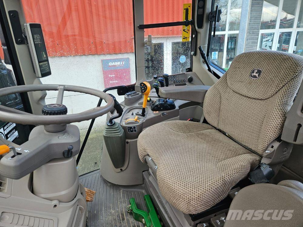 John Deere 6120M Traktory