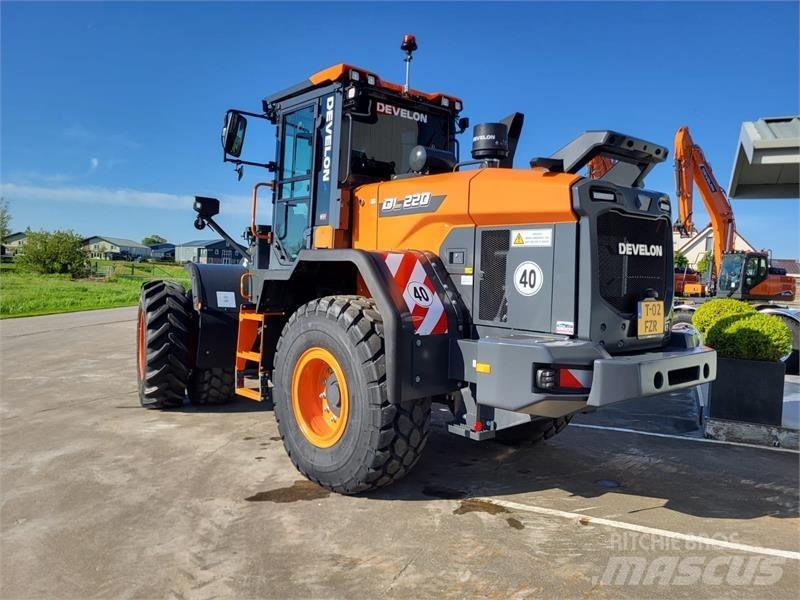 Develon DL220-7 Kolové nakladače
