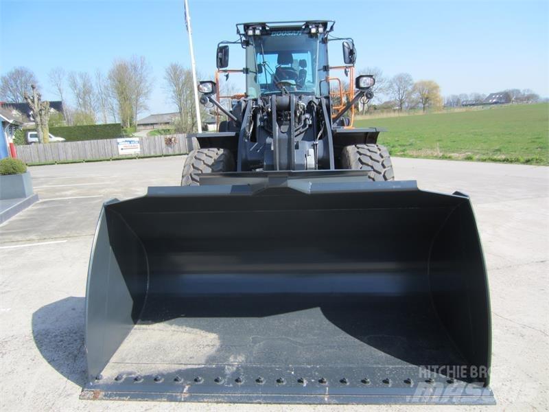Develon DL380-7 Kolové nakladače