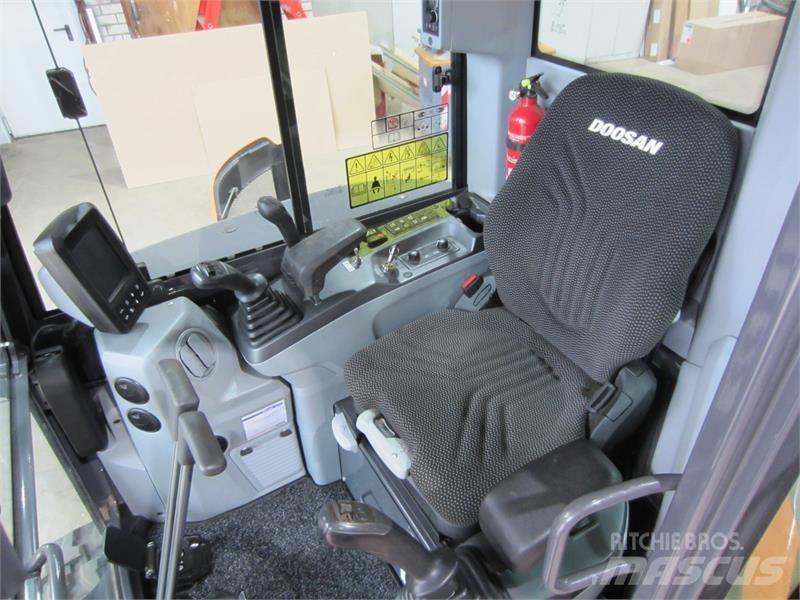 Develon DX27z-7 Mini rýpadla < 7t