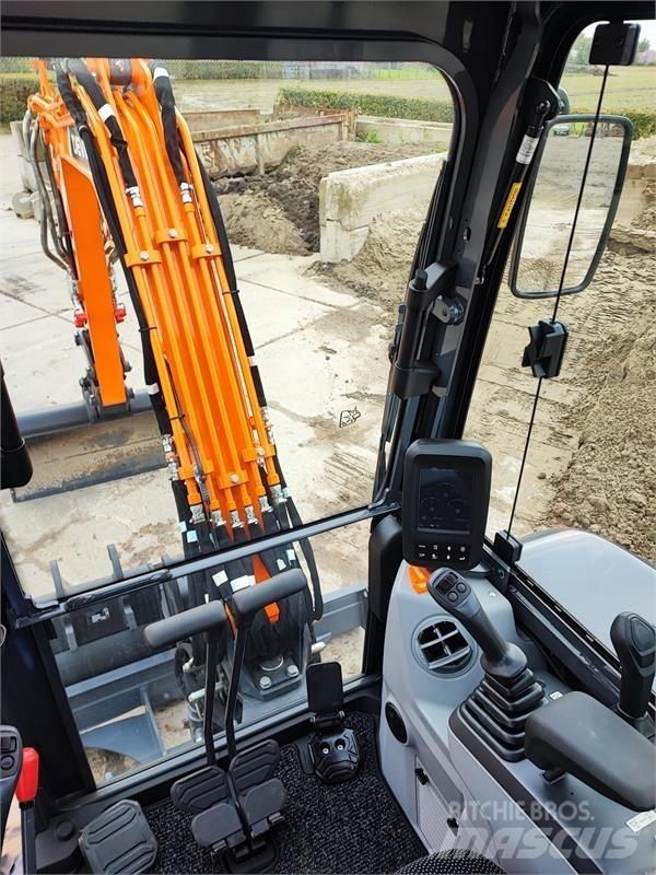 Develon DX27z-7 Mini rýpadla < 7t