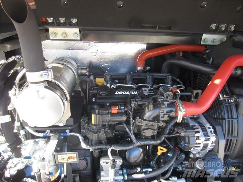 Develon DX57W-7 Mini rýpadla < 7t