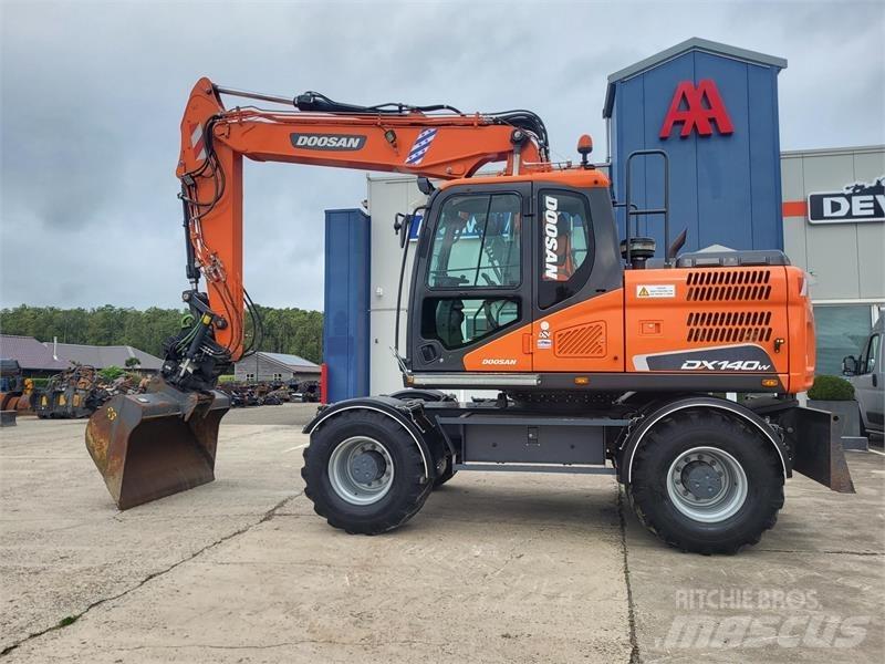 Doosan DX140W-5 Kolová rýpadla