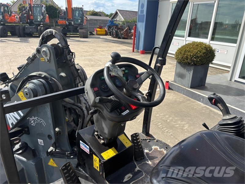 GiANT V6004T Kolové nakladače