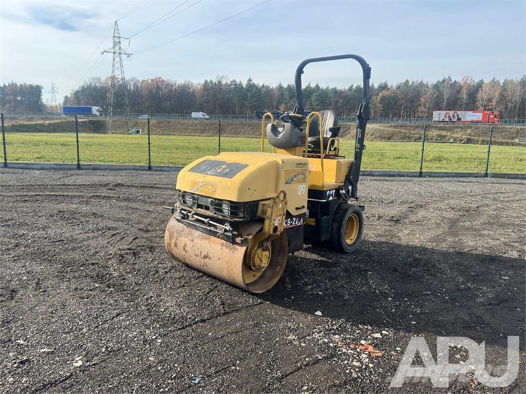 CAT CB-225E Tandemové válce