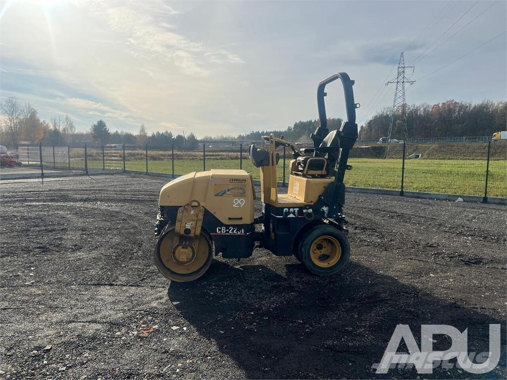 CAT CB-225E Tandemové válce