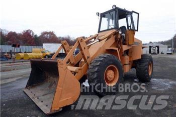 CASE W24B Kolové nakladače